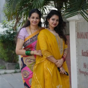 srimathi chimu Instagram - Do I look like my mom?😋❤️✨️

Clicked by @sugumar_ikk 🫶
