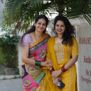srimathi chimu Instagram - Do I look like my mom?😋❤️✨️

Clicked by @sugumar_ikk 🫶