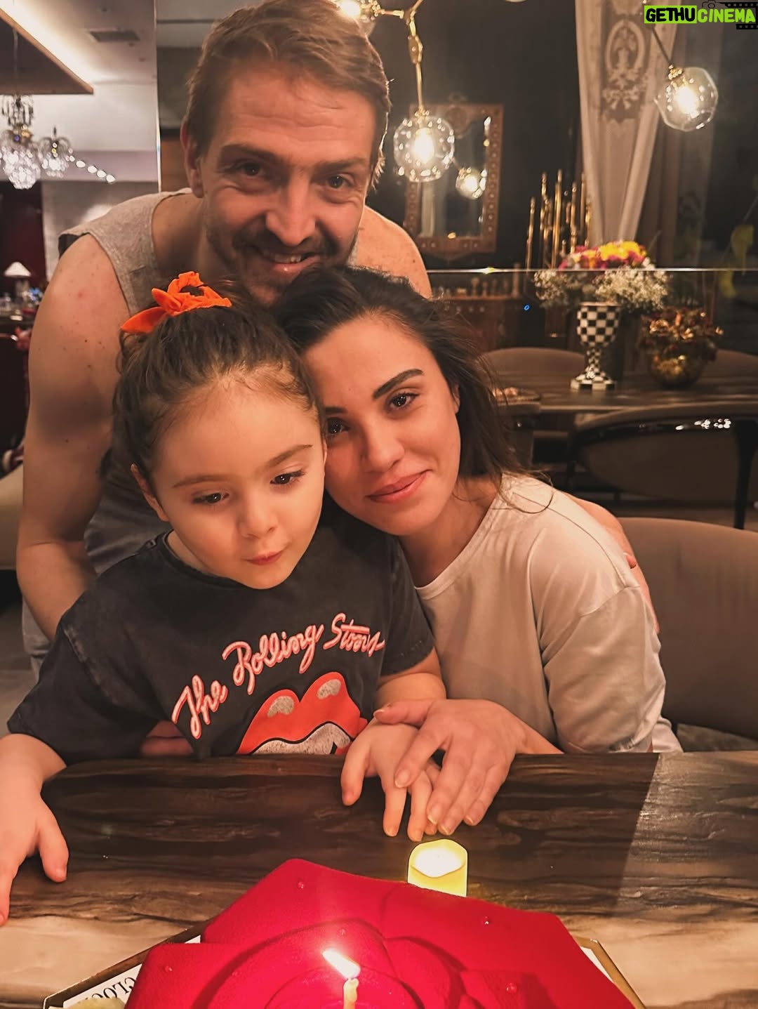 Şükran Ovalı - 26.7K Likes - Mikser:) 🩵