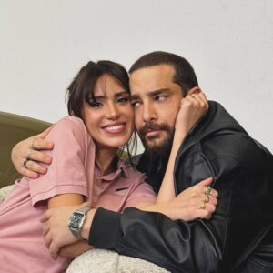 Şükran Ovalı Instagram - Böyle bir gün💗🌸 nasıl desem ..jelibon gibi:) lunupark gibi.. pamuk şeker gibi.. kokulu silgiler gibi @enisarikan çok seviyorum 💞 veee liliibet 🫠